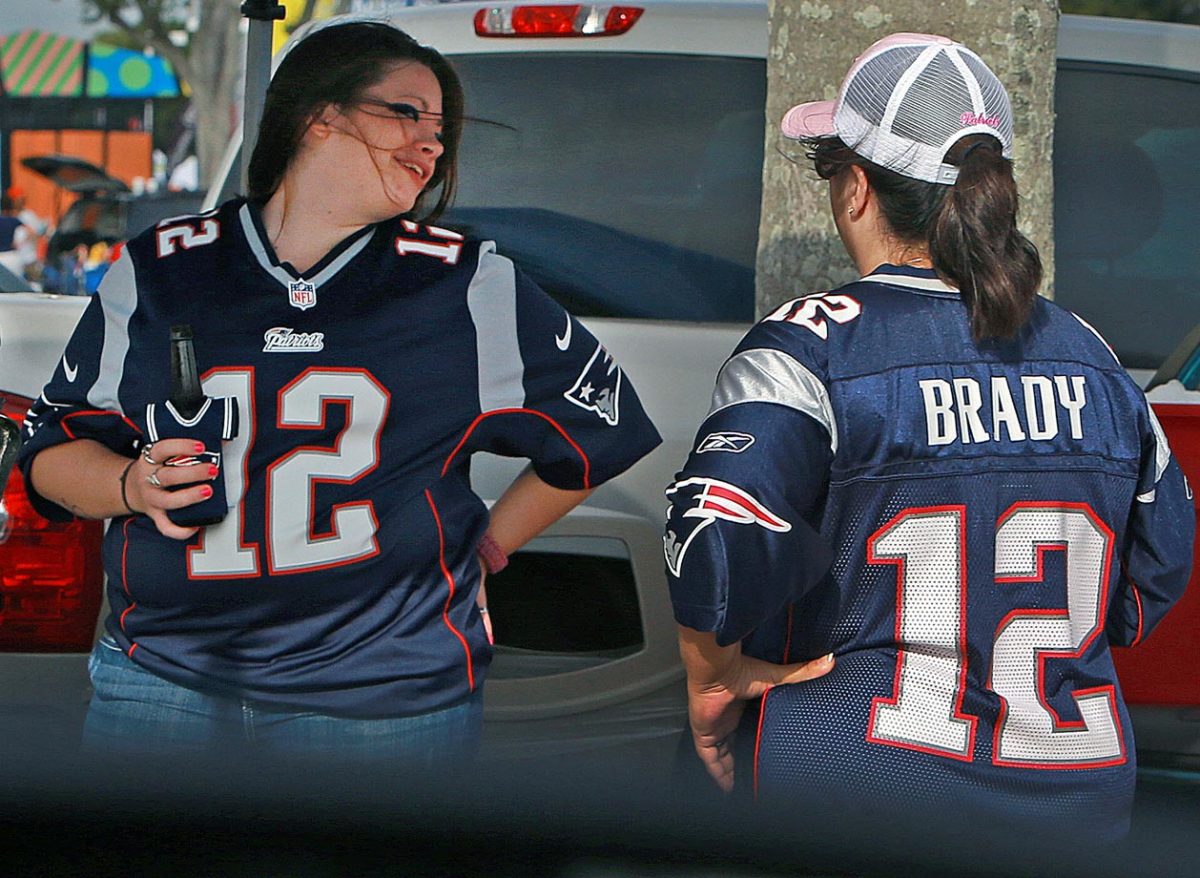 Patriots-fans-drinking.jpg